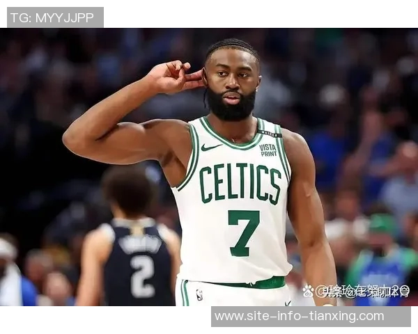 杰伦布朗半场表现出色16投7中贡献16分5篮板3助攻正负值高达22 杰伦布朗半场表现出色16投7中贡献16分5篮板3助攻正负值高达22