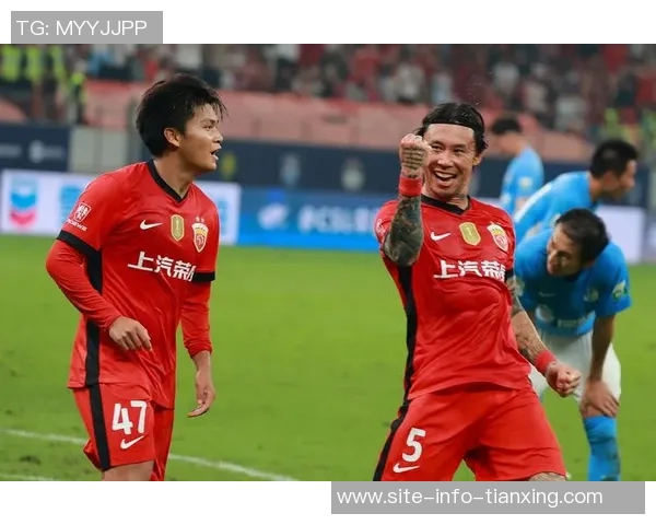 上海市足协热烈祝贺海港队在上海足球史上创造辉煌成就的壮丽篇章 上海市足协热烈祝贺海港队在上海足球史上创造辉煌成就的壮丽篇章