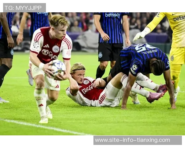 三位球星在欧冠客场对阿贾克斯上演帽子戏法的精彩瞬间